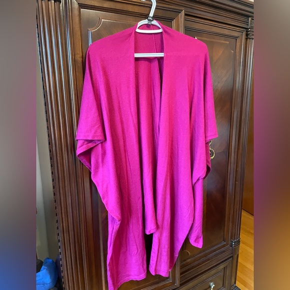 Echo one size shawl - Picture 1 of 4